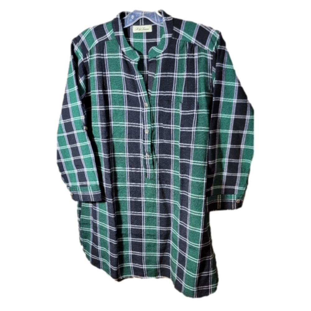 A La Tzarina 1XL tunic length 3/4 sleeve length relaxed fit side slit plaid